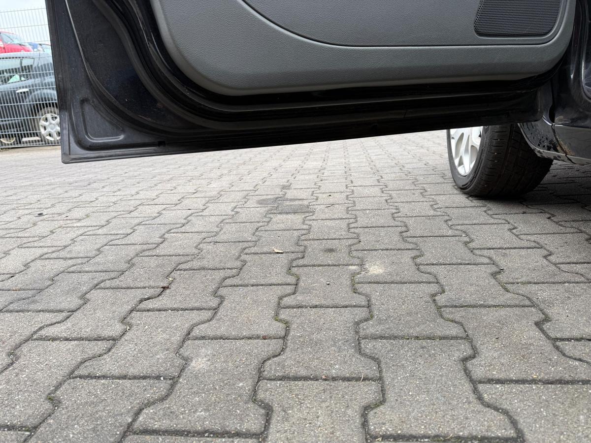 Ford Focus 2 DA3 original Tür vorn links Panther Schwarz Rohbau BJ09